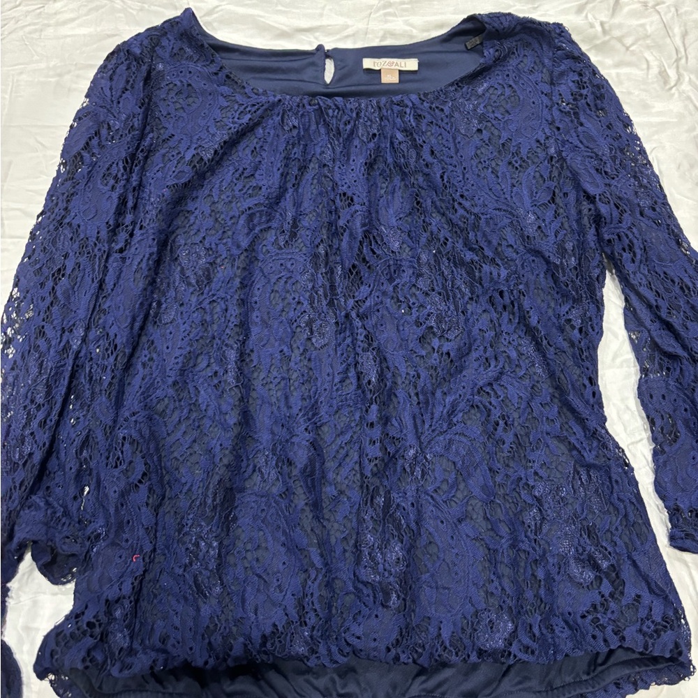 Lace top - Picture 2 of 2